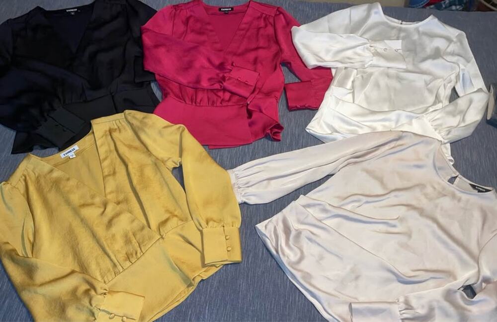 5 Women’s XS tops from Express